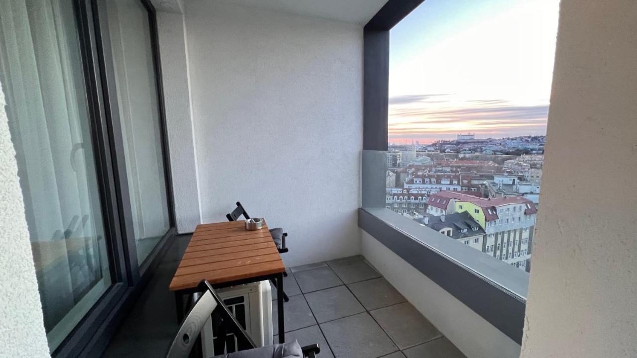 2 Room Apartment, With A View Of The Castle ブラチスラヴァ エクステリア 写真