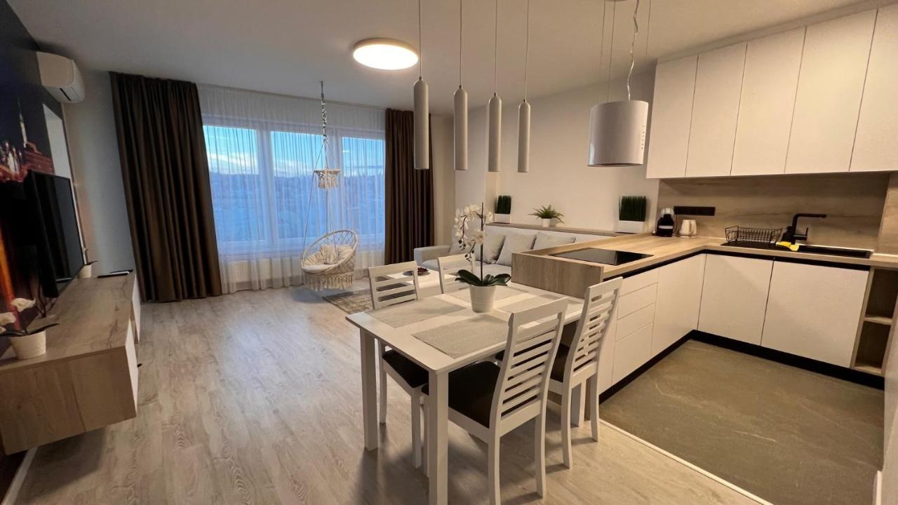 2 Room Apartment, With A View Of The Castle ブラチスラヴァ エクステリア 写真