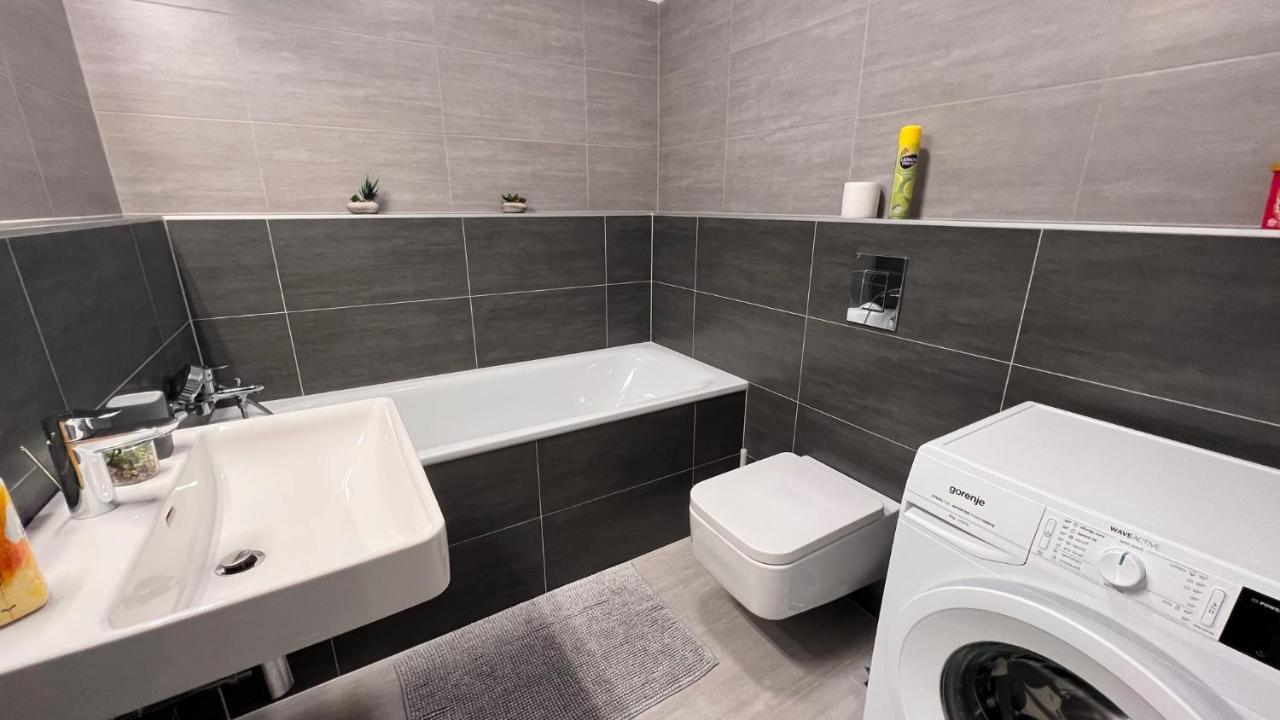 2 Room Apartment, With A View Of The Castle ブラチスラヴァ エクステリア 写真