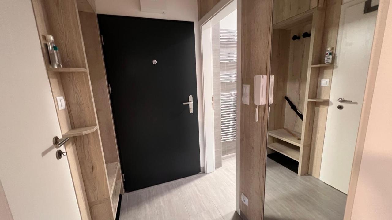 2 Room Apartment, With A View Of The Castle ブラチスラヴァ エクステリア 写真