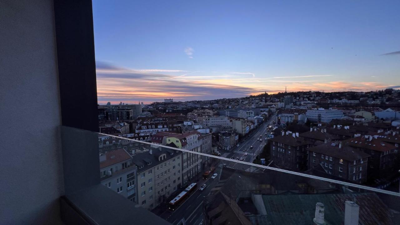 2 Room Apartment, With A View Of The Castle ブラチスラヴァ エクステリア 写真