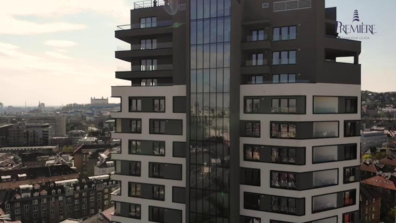 2 Room Apartment, With A View Of The Castle ブラチスラヴァ エクステリア 写真